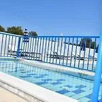 1-bedroom Olympia At Lambi Апартаменти